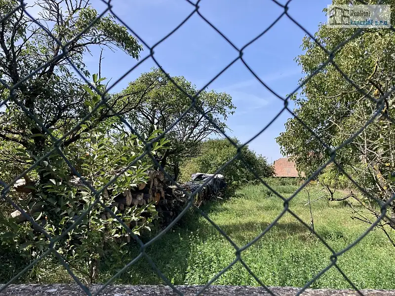 Prodej stavebního pozemku 1500 m², Medlice – náhled fotky 2
