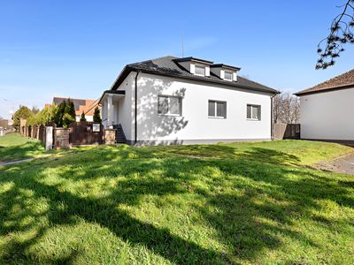 Prodej rodinného domu 243 m², pozemek 907 m²