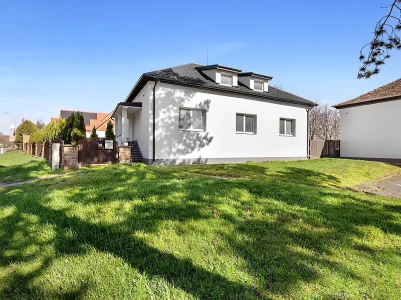 Prodej rodinného domu 243 m², pozemek 907 m², Kuřim – náhled fotky 1