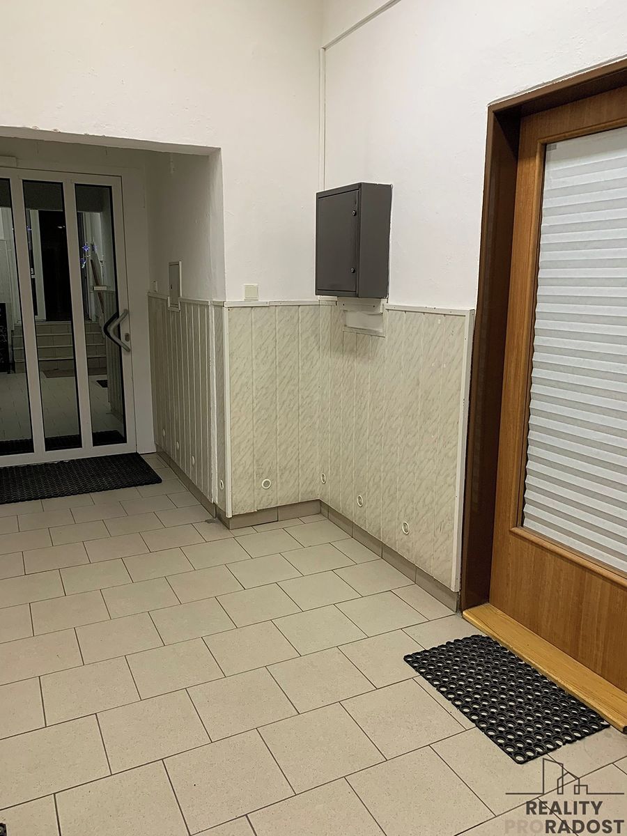 Pronájem obchodního prostoru 30 m² – fotografie 2
