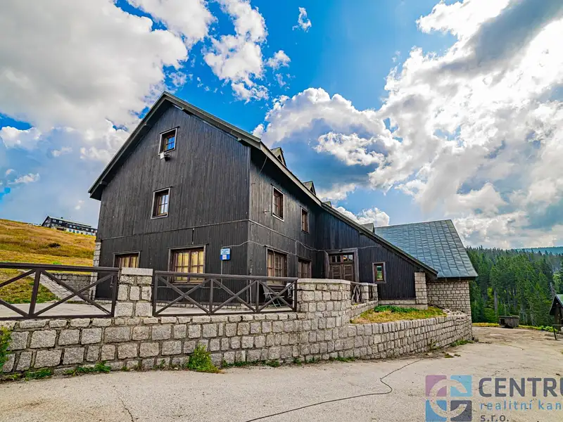 Prodej ubytovacího zařízení 1087 m², Strážné – náhled fotky 1