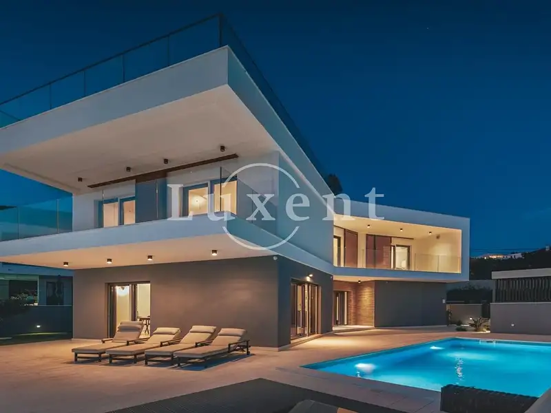 Prodej vily 320 m², pozemek 975 m², Split – náhled fotky 1