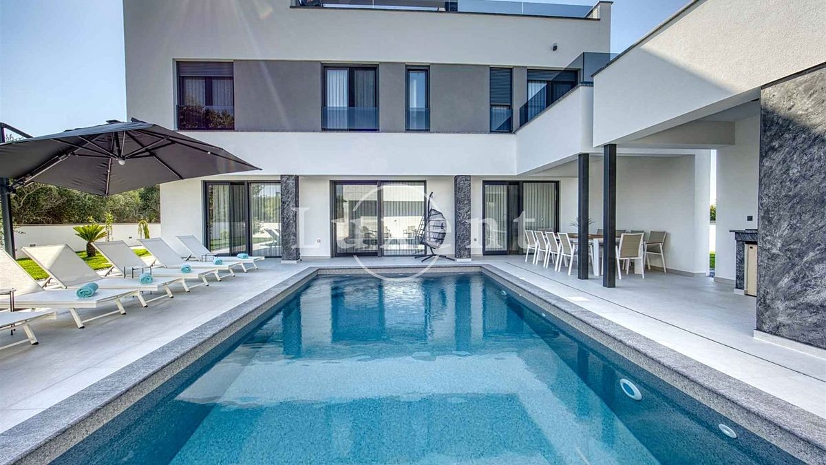 Prodej vily 234 m², pozemek 761 m², Zadar – fotka 1 z 3