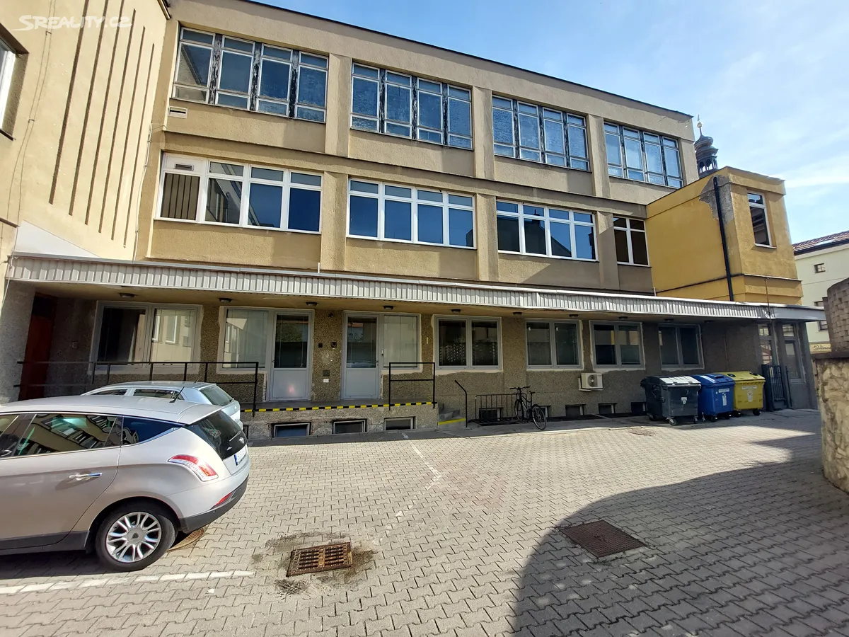 Pronájem skladového prostoru 20 m², B. Smetany