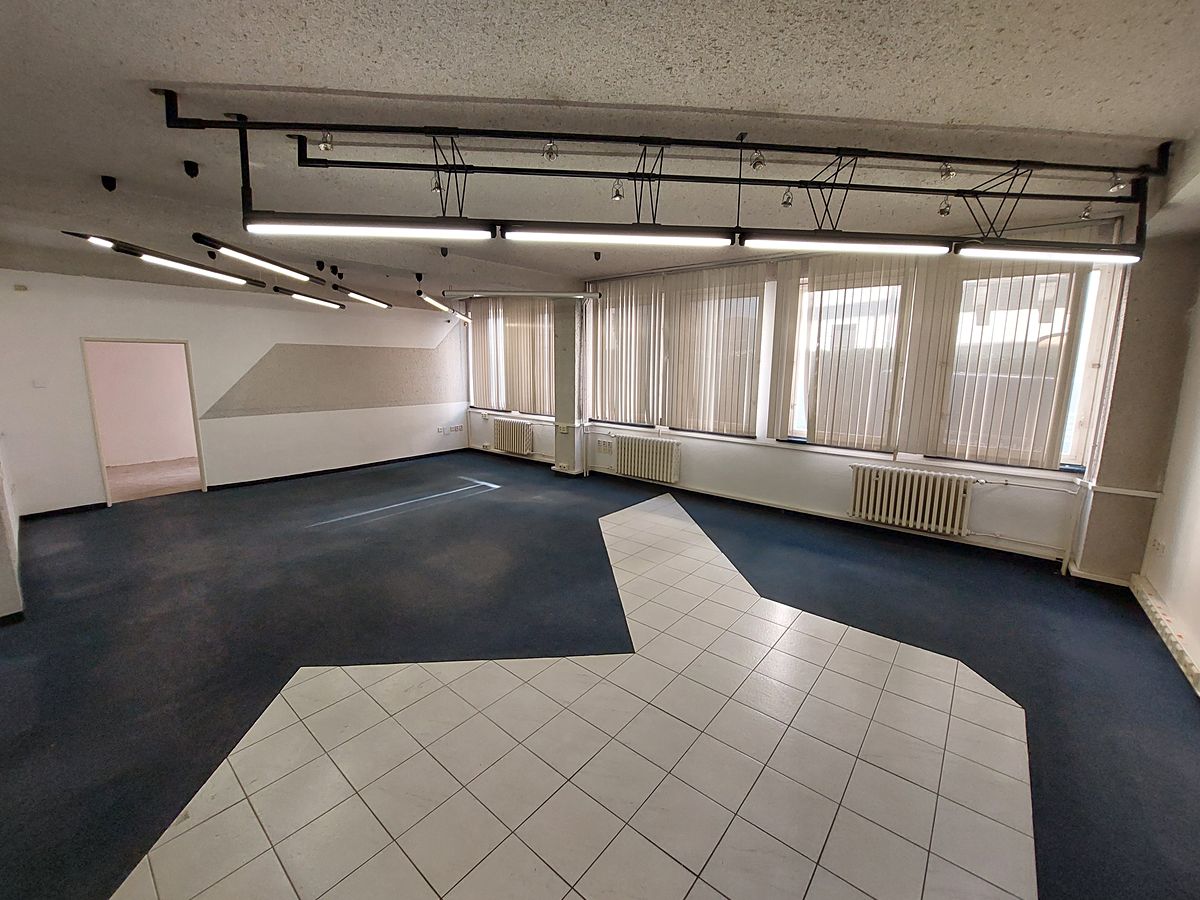 Pronájem obchodního prostoru 56 m²