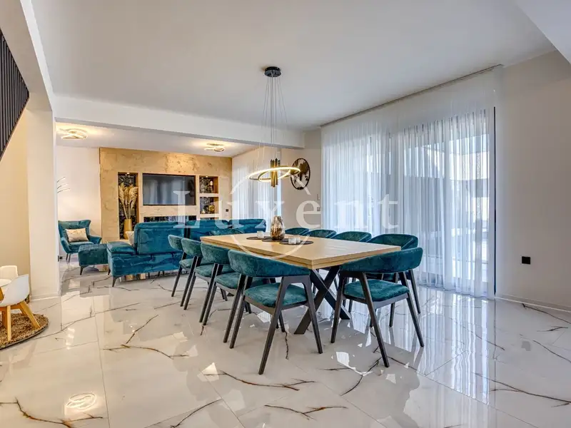 Prodej vily 234 m², pozemek 761 m², Zadar – náhled fotky 2