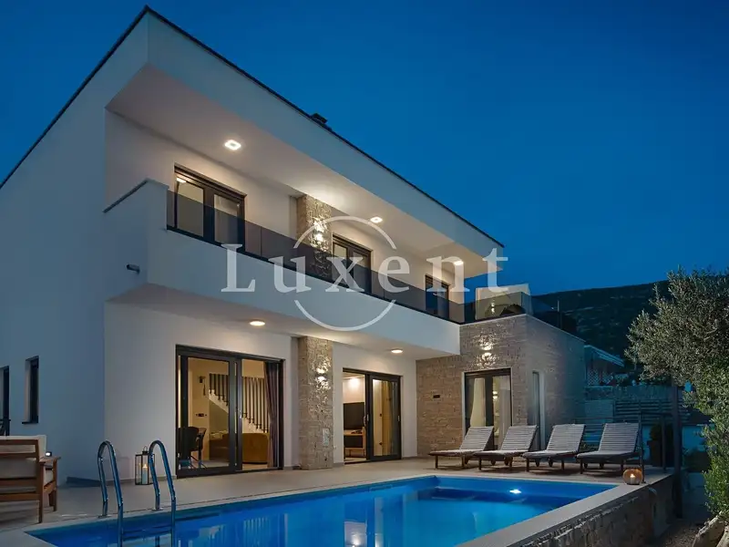 Prodej vily 134 m², pozemek 718 m², Split – náhled fotky 1