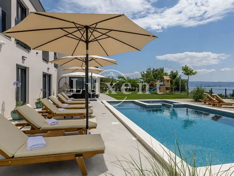 Prodej vily 360 m², pozemek 1077 m², Split – náhled fotky 1