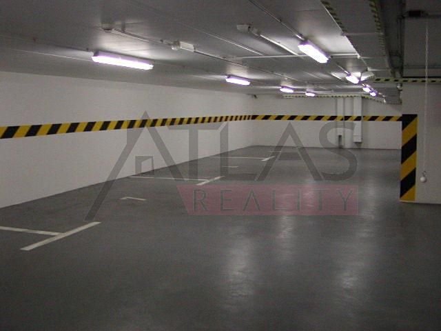 Pronájem garážového stání 13 m²
