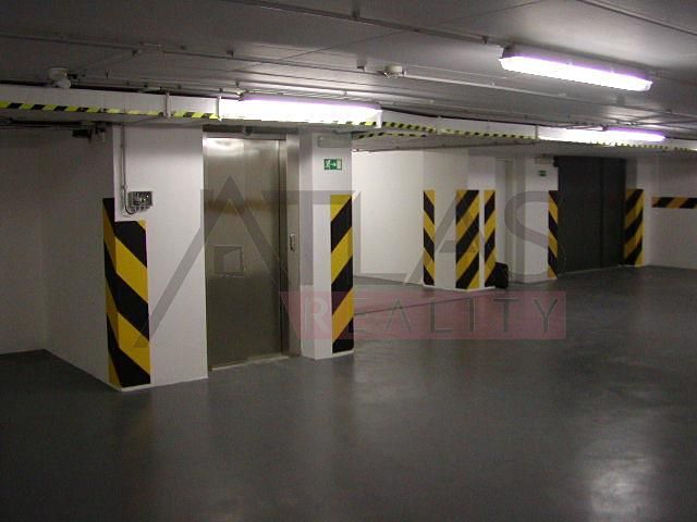 Pronájem garážového stání 13 m² – fotografie 2