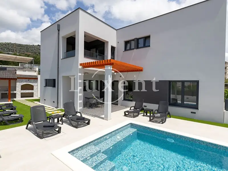 Prodej rodinného domu 200 m², pozemek 430 m², Trogir – náhled fotky 1