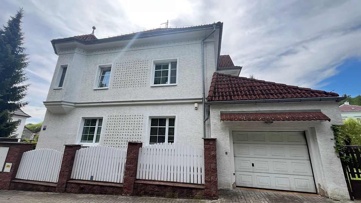 Prodej vily 267 m², pozemek 621 m² – fotografie 2