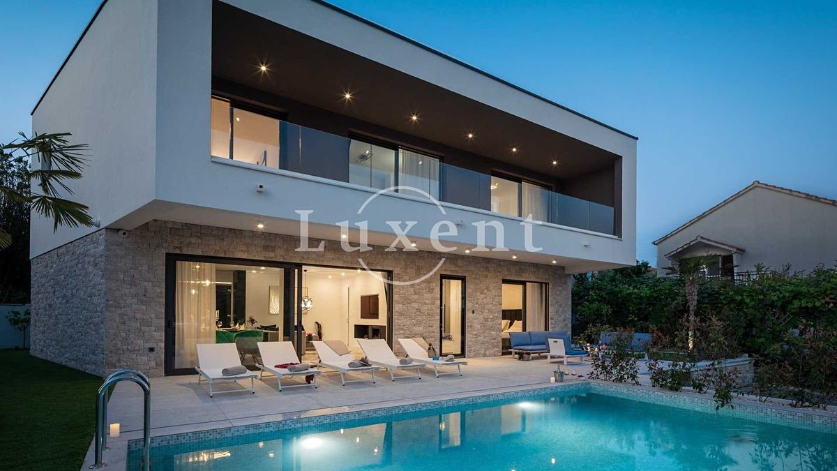 Prodej vily 200 m², pozemek 400 m², Rogoznica – fotka 1 z 3