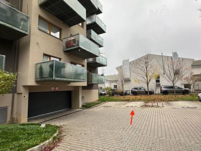 Pronájem garážového stání 13 m²