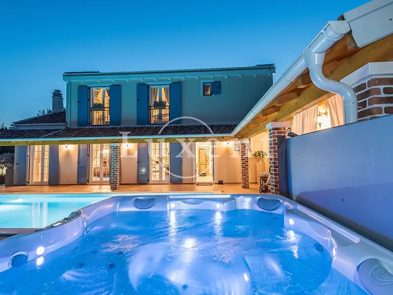 Prodej vily 410 m², pozemek 1200 m², Zadar – náhled fotky 2