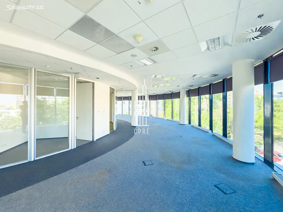 Pronájem kanceláře 902 m² – pohled 2