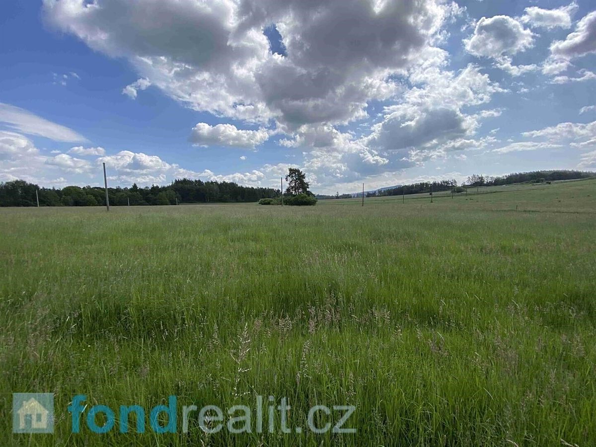 Prodej stavebního pozemku 1400 m² – fotografie 3