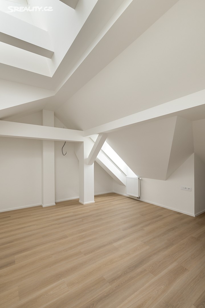 Prodej bytu 2+kk 63 m² (Podkrovní) – pohled 5