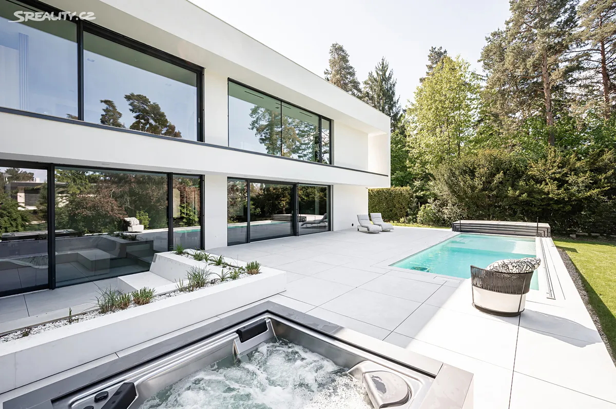 Prodej rodinného domu 550 m², pozemek 1569 m², Říčany