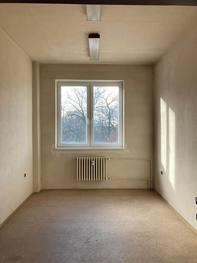Pronájem kanceláře 35 m², Březnice – fotka 1 z 3