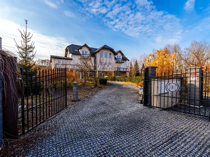 Prodej rodinného domu 497 m², pozemek 1655 m², České Budějovice – náhled fotky 2