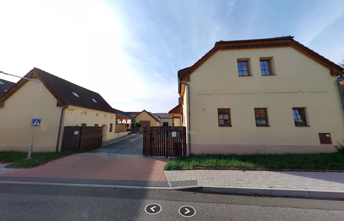 Prodej komerční nemovitosti 2411 m²