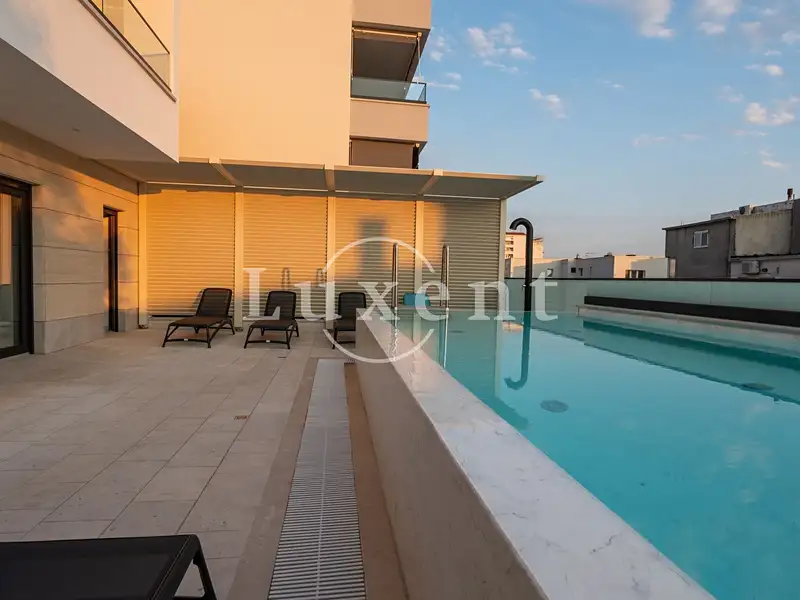 Prodej vily 280 m², pozemek 370 m², Makarska – náhled fotky 1