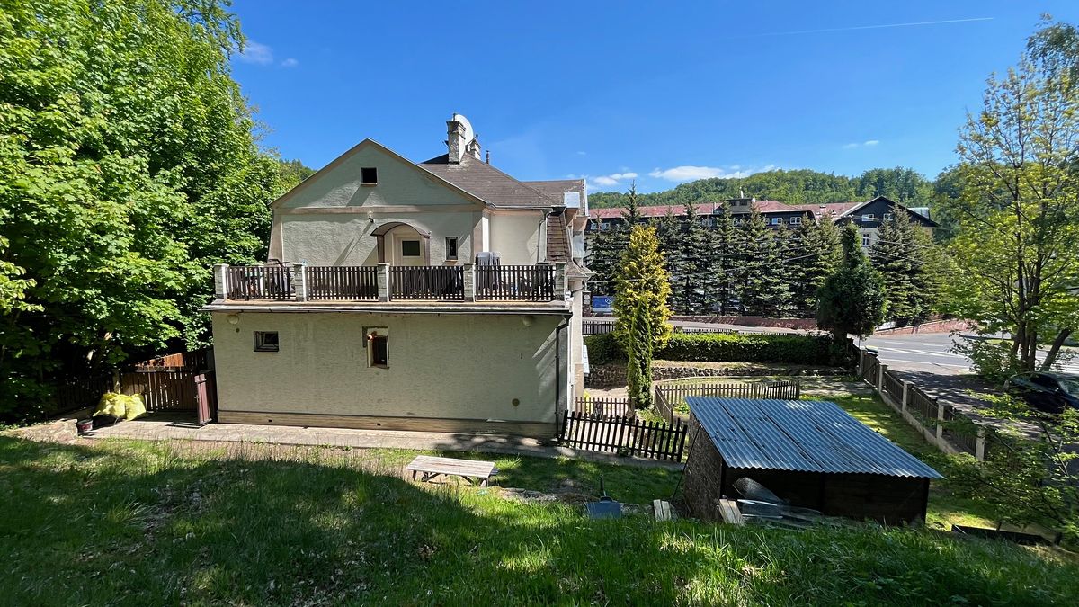 Prodej rodinného domu 296 m², pozemek 827 m² – fotografie 3