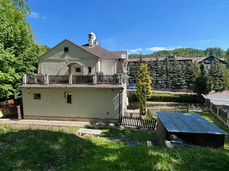 Prodej rodinného domu 296 m², pozemek 827 m², Dubí – náhled fotky 3