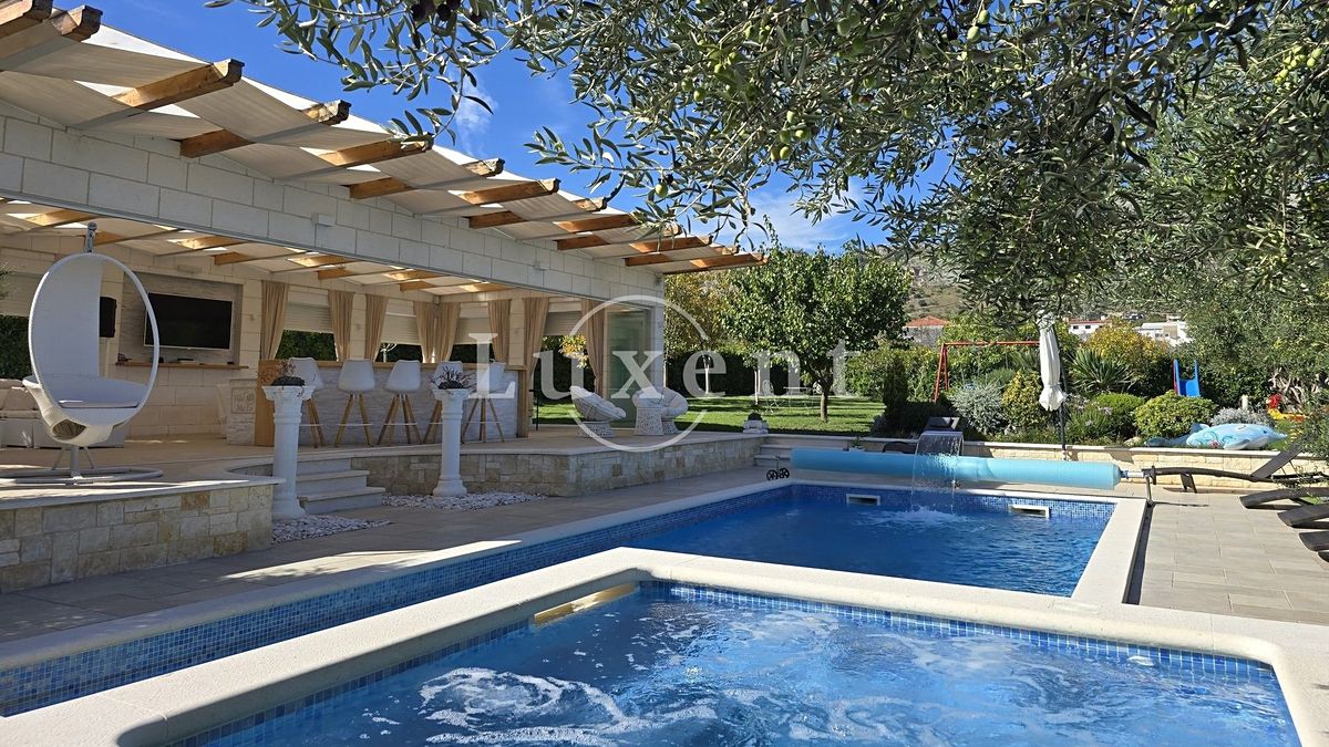 Prodej vily 135 m², pozemek 1305 m², Trogir – fotka 1 z 3