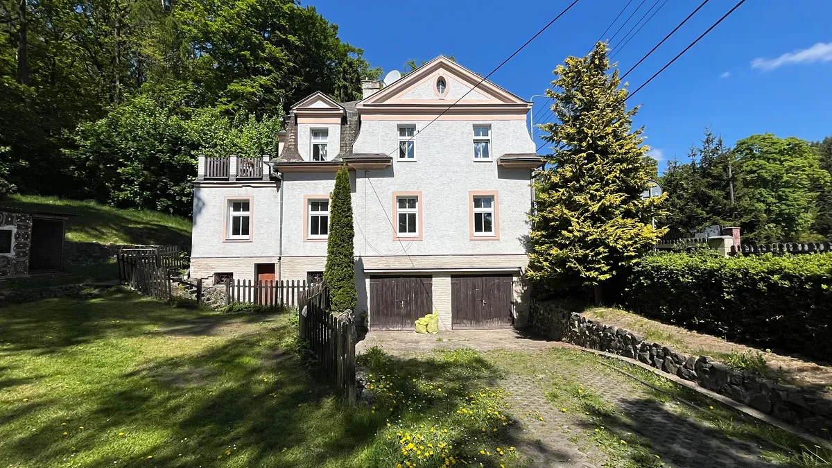 Prodej rodinného domu 296 m², pozemek 827 m²