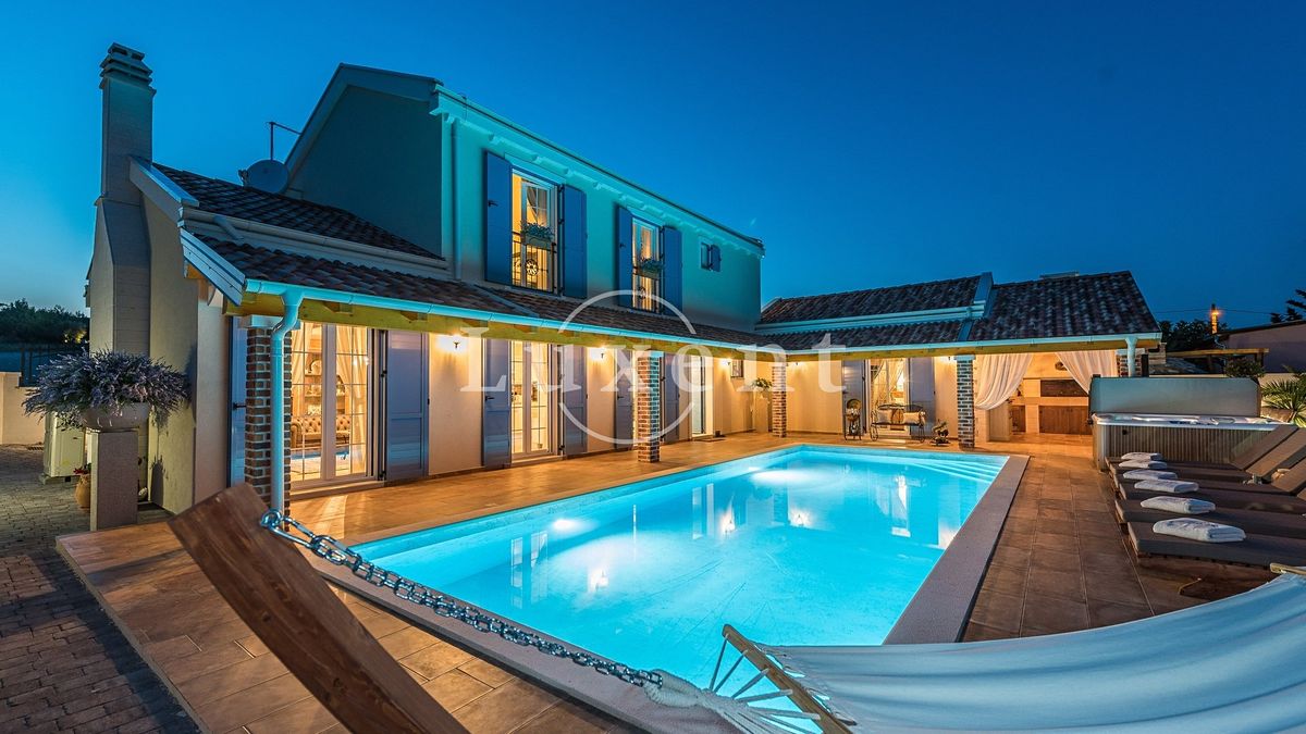 Prodej vily 410 m², pozemek 1200 m², Zadar – fotka 1 z 3