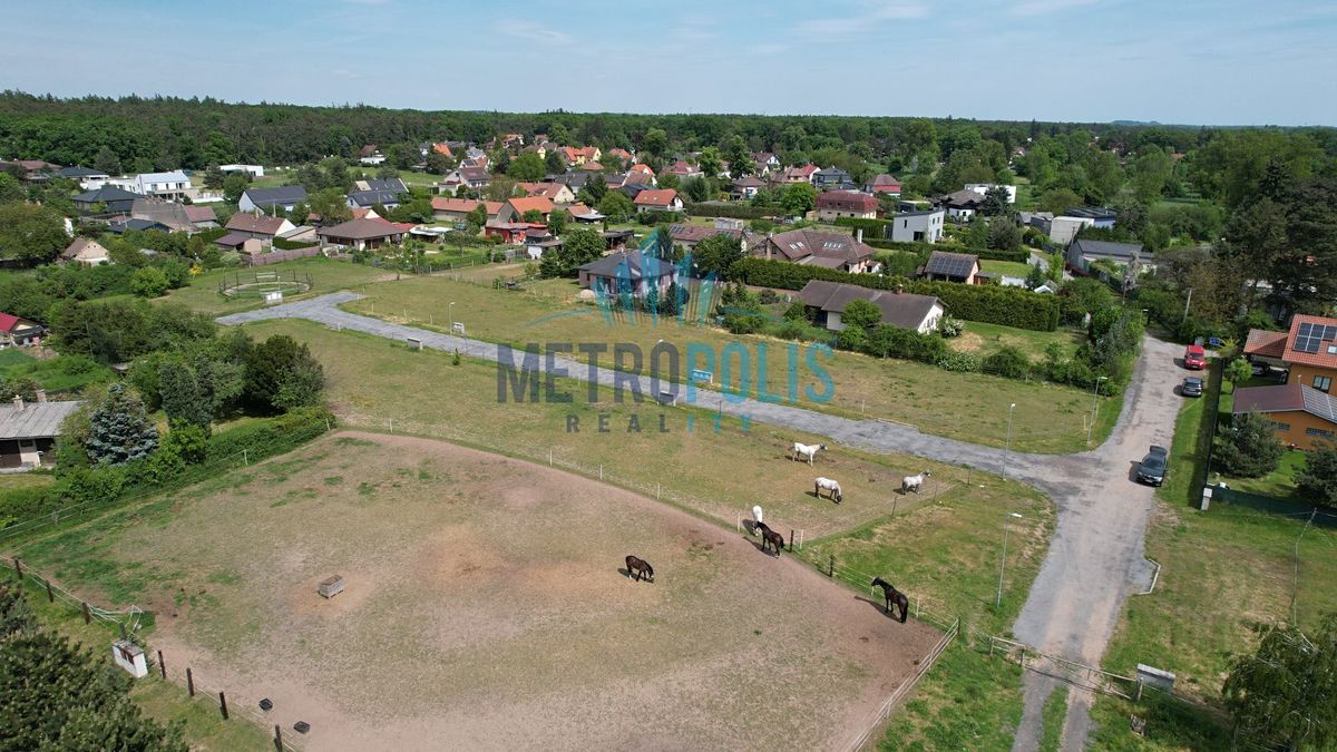Prodej stavebního pozemku 850 m², Nový Vestec – fotka 1 z 3