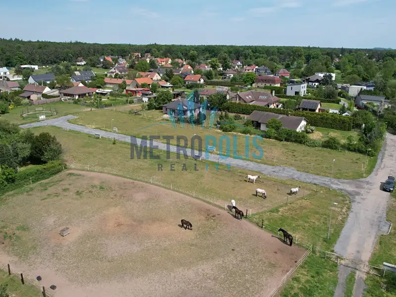 Prodej stavebního pozemku 850 m², Nový Vestec – náhled fotky 1