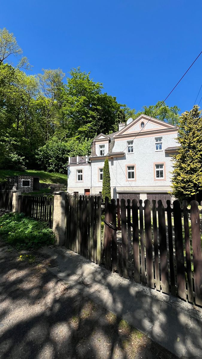 Prodej rodinného domu 296 m², pozemek 827 m² – fotografie 2