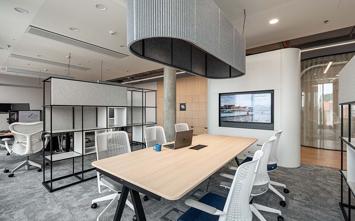 Pronájem kanceláře 932 m²
