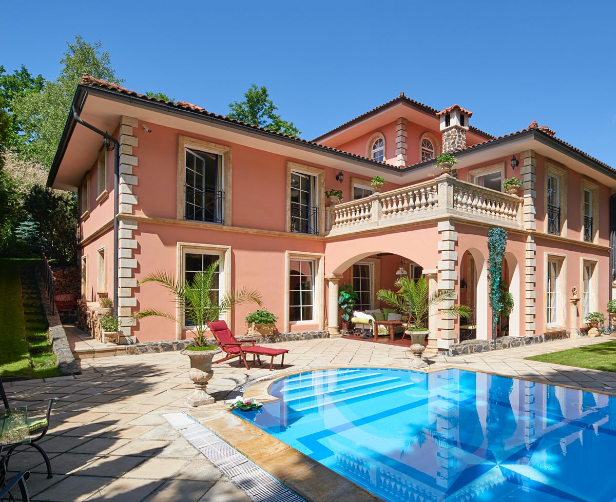 Prodej rodinného domu 470 m², pozemek 980 m²