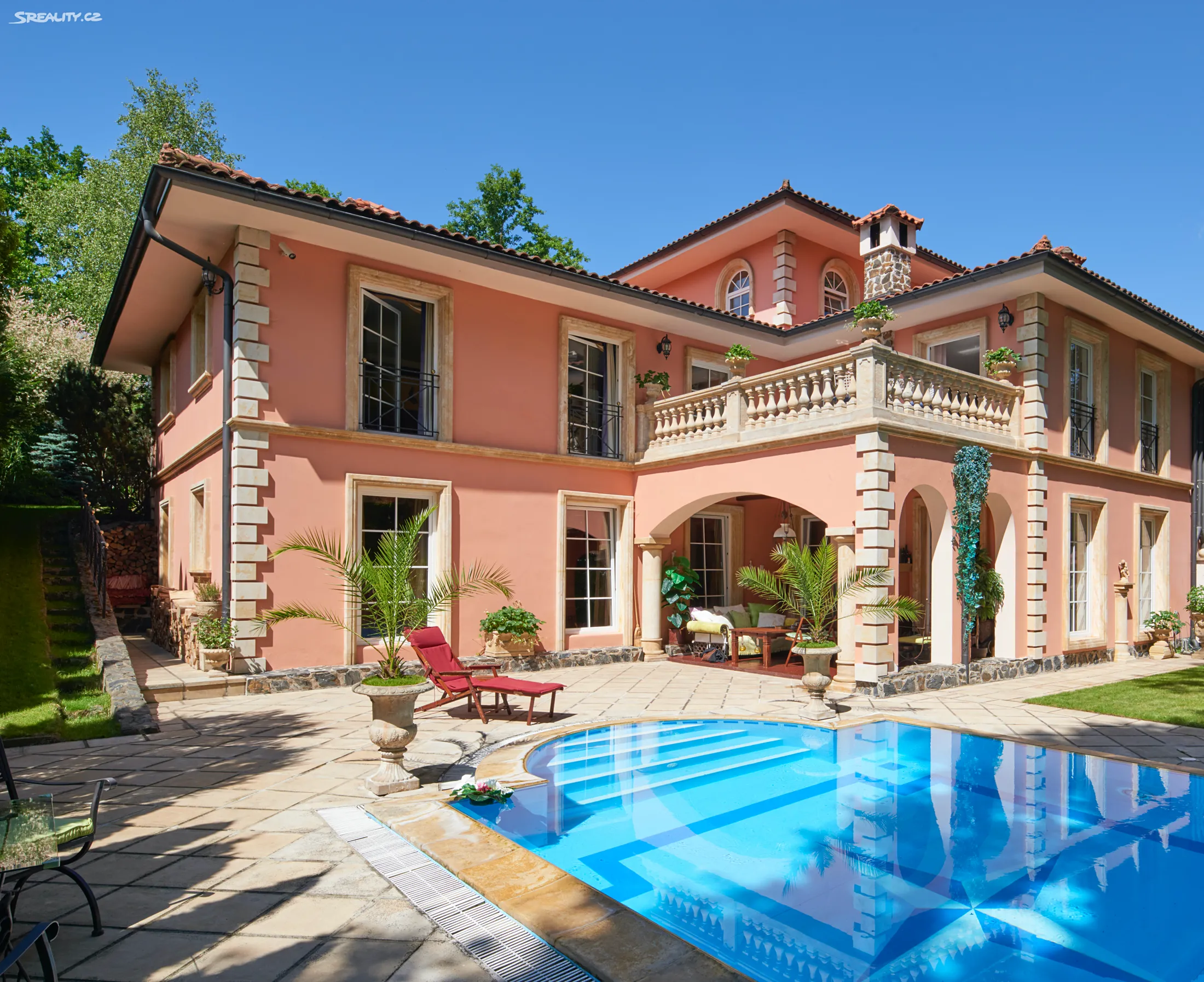 Prodej rodinného domu 470 m², pozemek 980 m²
