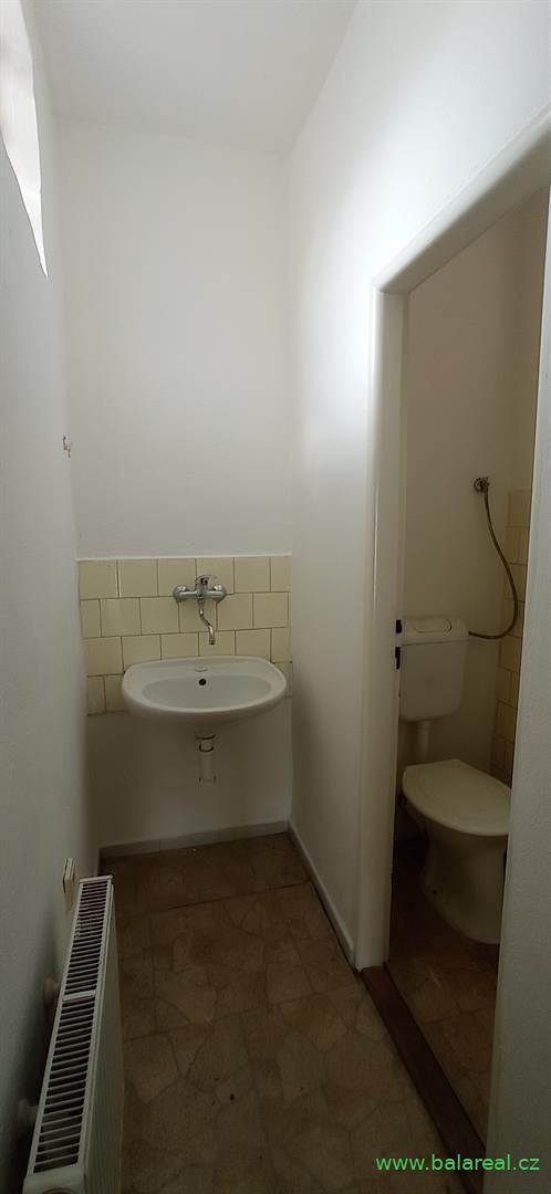 Pronájem obchodního prostoru 29 m² – fotografie 3