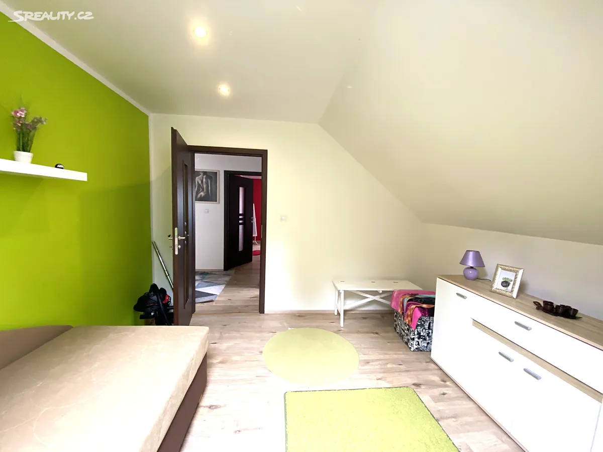 Pronájem rodinného domu 140 m², pozemek 430 m² – další
