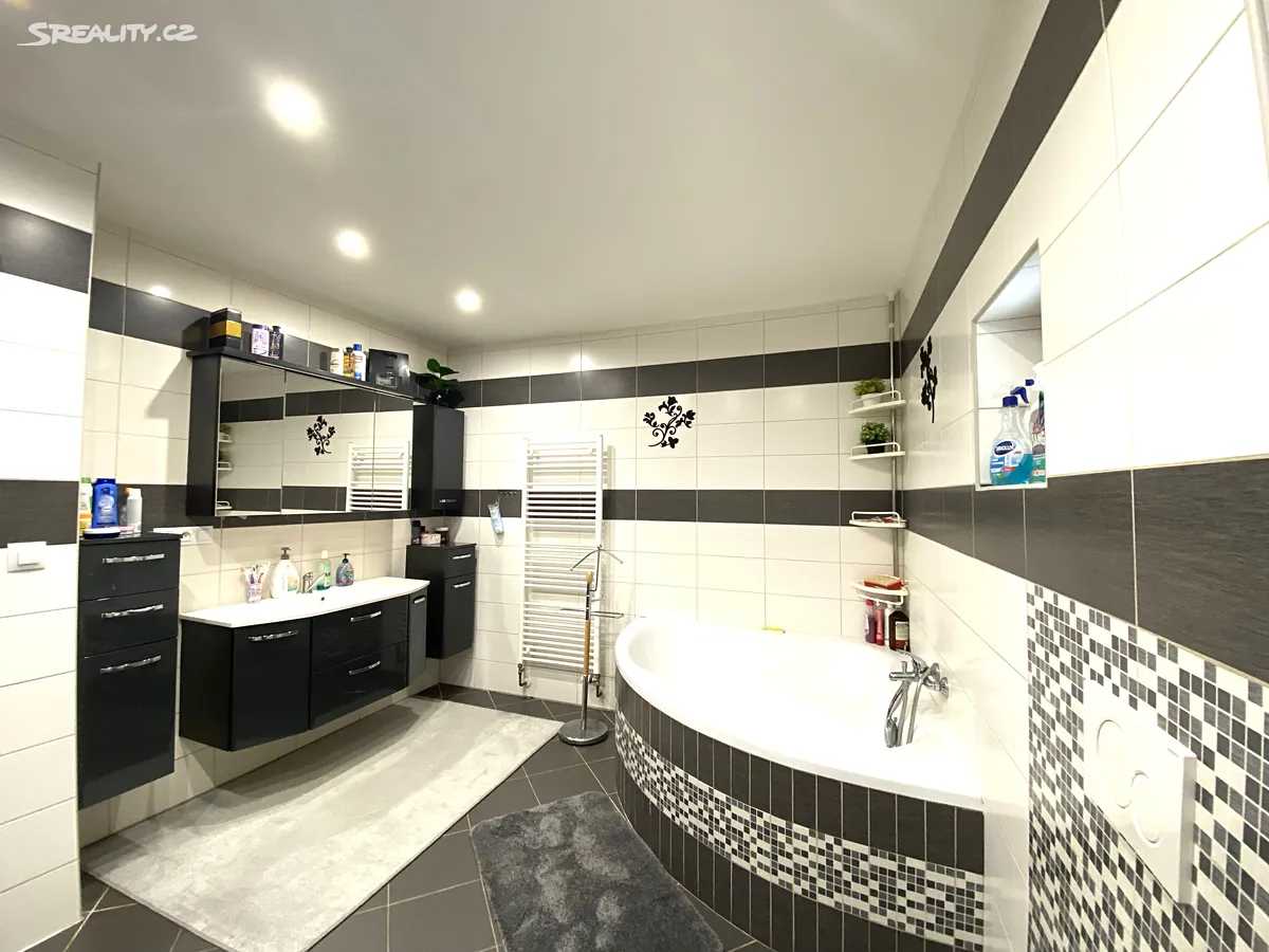 Pronájem rodinného domu 140 m², pozemek 430 m² – pohled 3