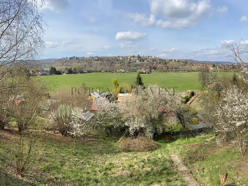 Prodej zahrady 1085 m², Všenory – náhled fotky 1