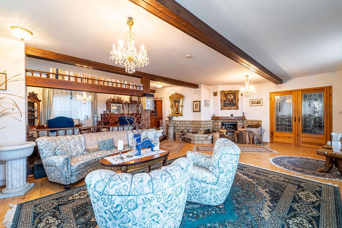 Prodej rodinného domu 923 m², pozemek 12441 m² – fotografie 3