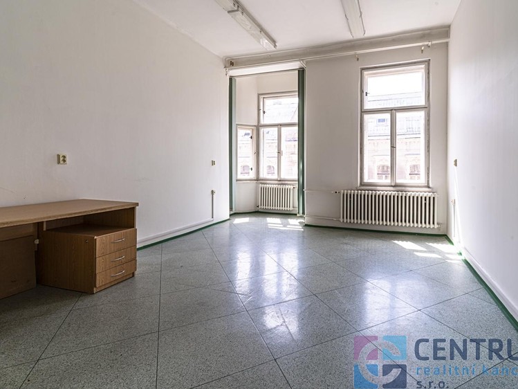 Комерційне приміщення на продаж, 1 578 м² (13 з 26)