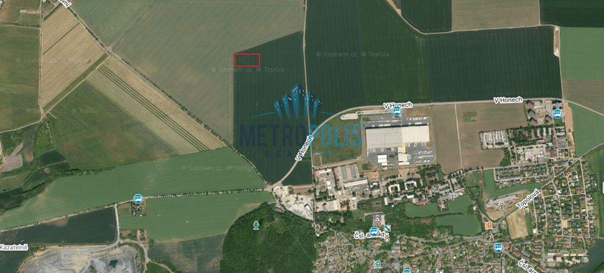 Prodej pole 10099 m², Klecany – fotka 1 z 3