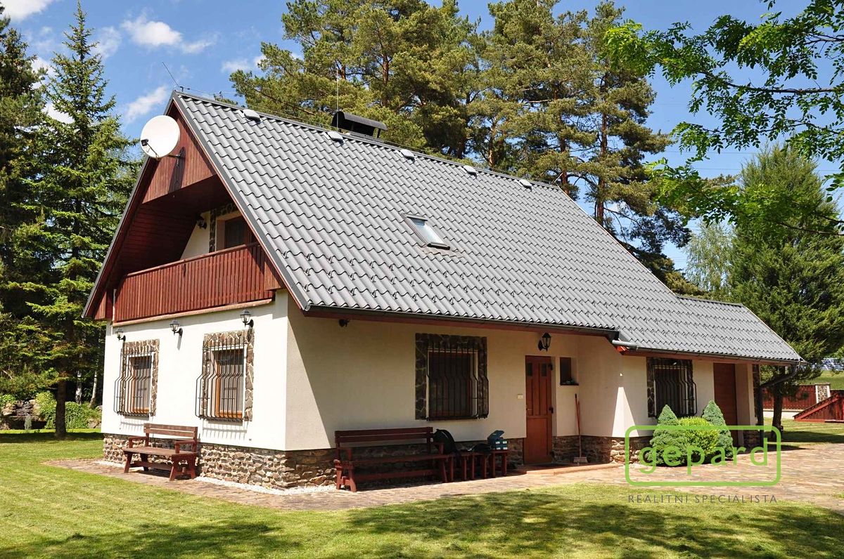 Prodej rodinného domu 222 m², pozemek 7330 m² – fotografie 2