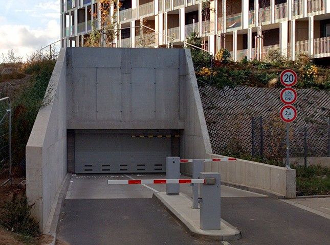 Pronájem garážového stání 13 m² – fotografie 3