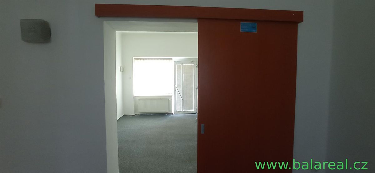 Pronájem obchodního prostoru 29 m² – fotografie 2
