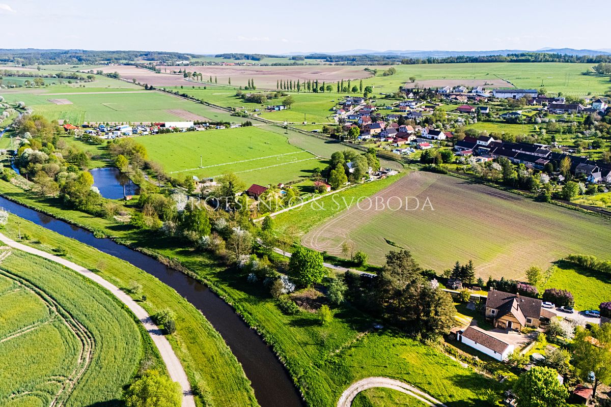 Prodej rodinného domu 298 m², pozemek 1263 m² – fotografie 3