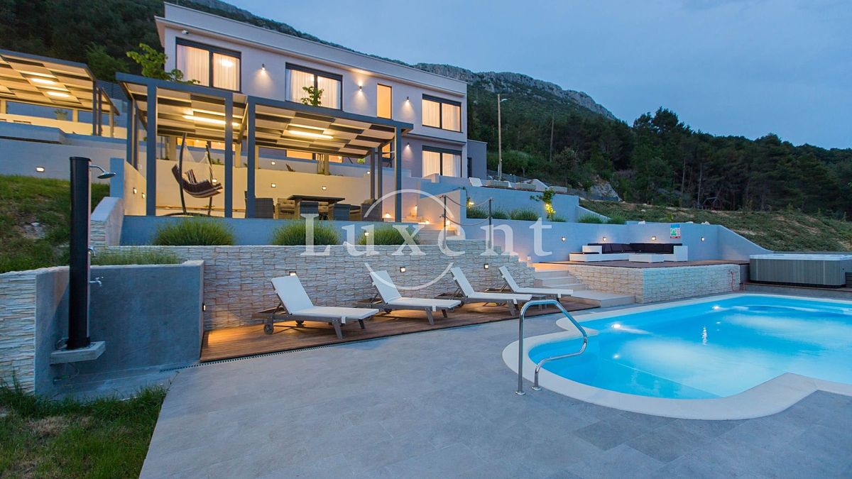 Prodej vily 320 m², pozemek 3000 m², Kaštela – fotka 1 z 3